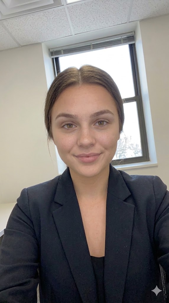 AR-guided makeup coaching in progress